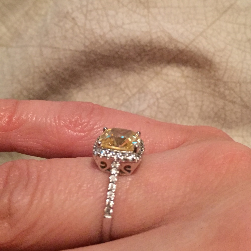 Beautiful ring! - Picture 2 of 4